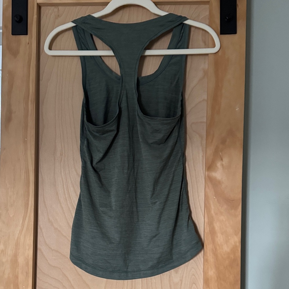 Vuori Women's Green Tank Top - Picture 3 of 3